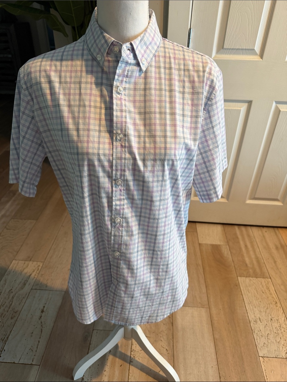 Men's Short-Sleeve Button-Down Plaid Shirt in Pastel Multi size medium
